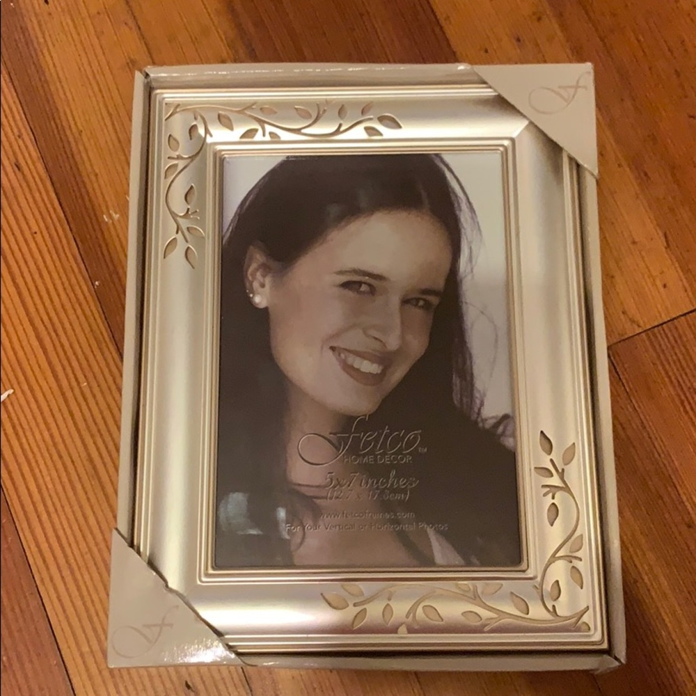 Fetco Home Decor 5x7 Silver Picture Frame NWT